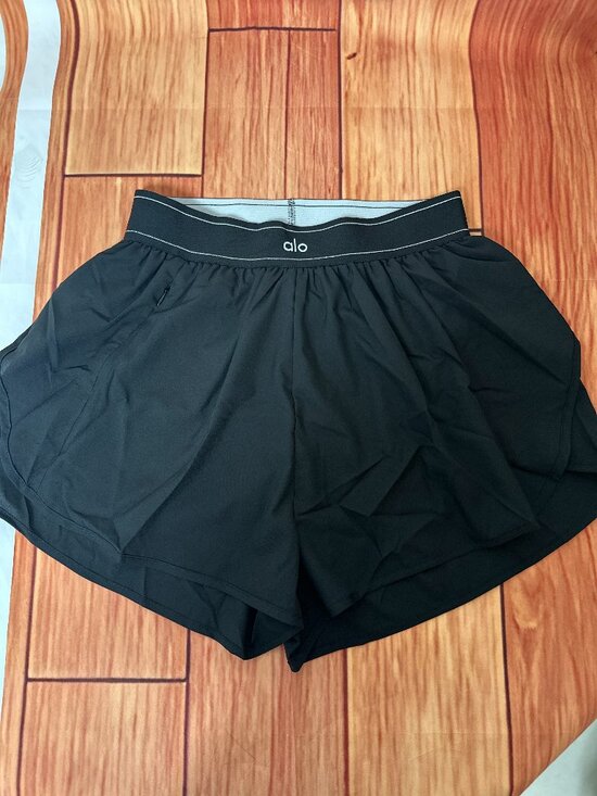 ALO Yoga Pants - Women's Alo Yoga Shorts / Casual Athletic Pants - Size M